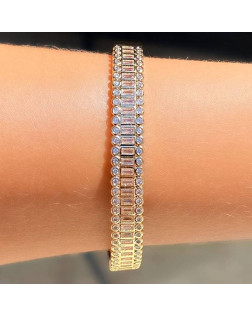 Bracelete Inspiração Cravejado em Micro Zircônias nas Bordas e Mini Navetes no Centro